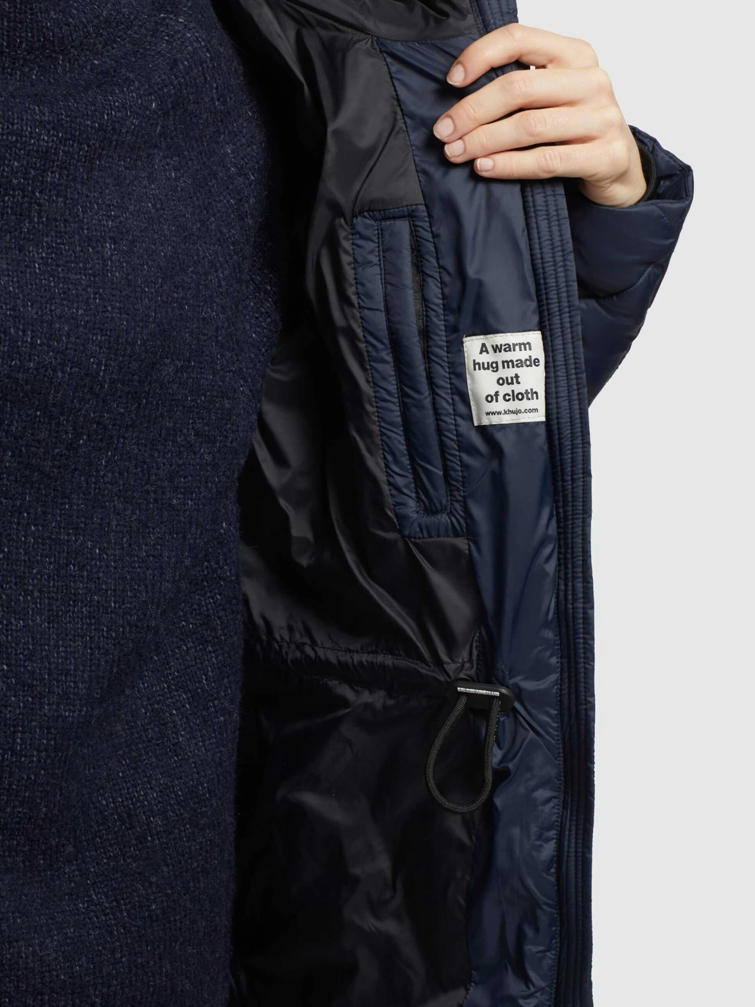 Manteaux dhiver Manteau d’hiver LENNJA Femme marine Khujo Manteaux Dhiver Manteau D’hiver LENNJA Femme Marine -Khujo 221f6f93a222380a22aad277aec0524c scaled