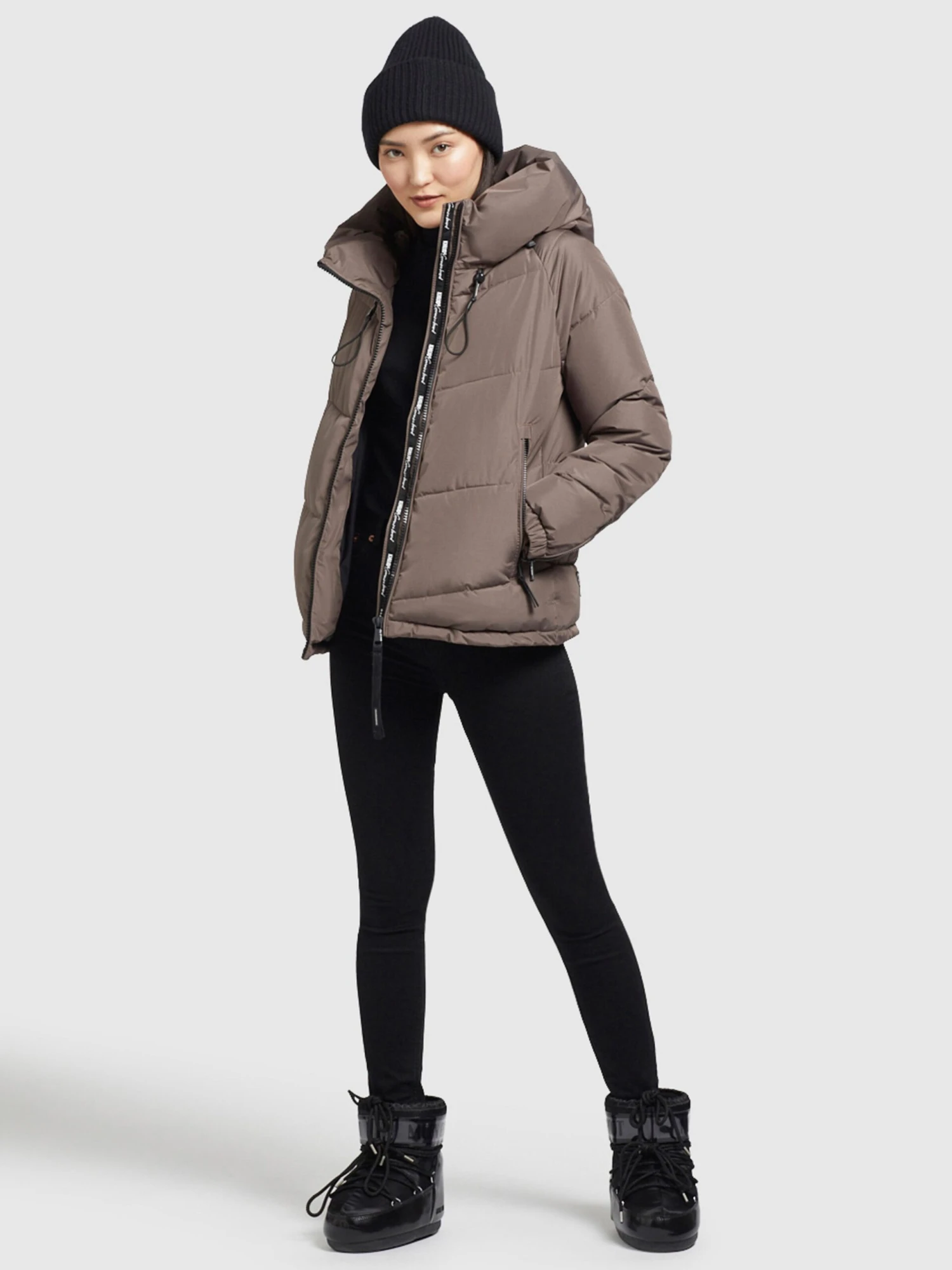 Vestes dhiver Veste d’hiver Esila Femme moka Khujo Vestes Dhiver Veste D’hiver Esila Femme Moka -Khujo 86639972af5aa8eeaf258765451fcc99 scaled